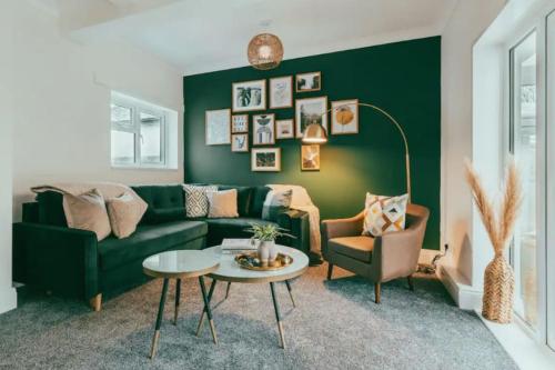 Evergreen Lodge-Wyndale-4BR WParking BHam NEC
