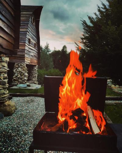 Căsuțele de sub Șipote (Casutele de sub Sipote) in Porumbacu De Sus