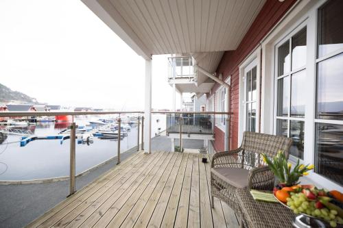 Балкон, Knutholmen in Калвог