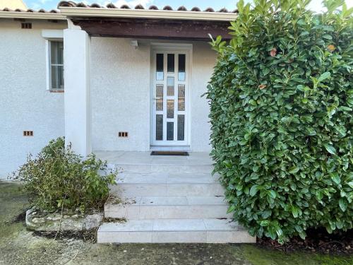 Maison d'une chambre avec piscine privee jardin clos et wifi a La Calmette