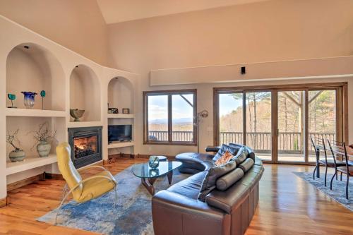 Expansive Murphy Retreat with Mountain Views! in Murphy, USA