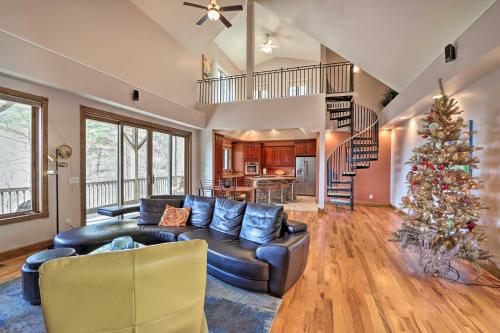 Expansive Murphy Retreat with Mountain Views! in Murphy, USA