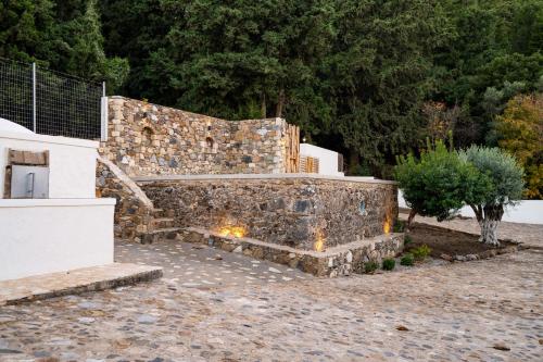 ทัศนียภาพ, Chaihoutes stone villa into Olive farm in Zia in แลมบิ