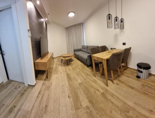 Kings Towers Hotel in Lakeside City Center