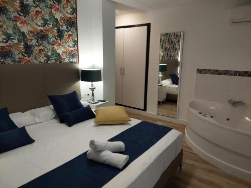 room detail thumbnail 1