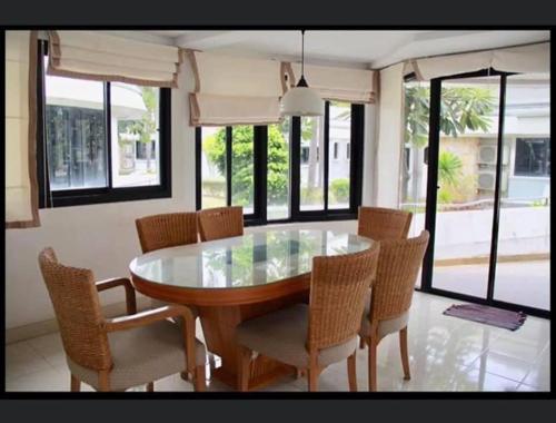 华欣 / 七岩 บ้านนาวาภิรมย์ ชะอํา 2星级 单人房 泳池