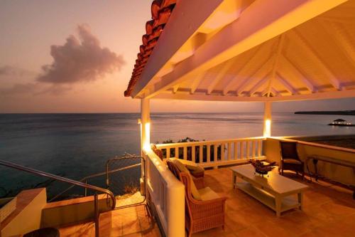 Ocean Front VillaDelMar-Beach Access-Private Pool-10 Guests- in Willibrordus