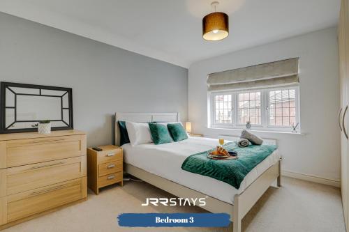 JRR Stays - Chorley - 3 Bed House with Hot Tub in Chorley