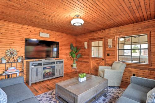 Secluded Cabin with Hot Tub, Game Room and Views!, Durango (foto 2)