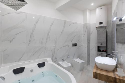 MY BRILLIANT HOME WITH JACUZZI 2 STEPS FROM St TOLEDO 2