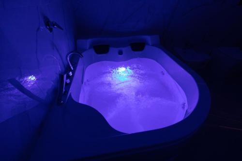 MY BRILLIANT HOME WITH JACUZZI 2 STEPS FROM St TOLEDO 4