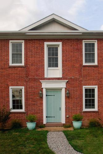 Exterior view, Farmhouse Broad Brook: Comfort & Charm. in East Windsor (CT)
