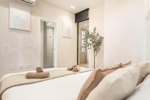 Sophisticated apartment with balcony & city views by REMS, Malaga (foto 6)