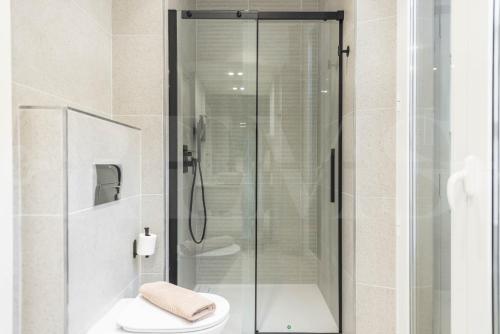 Sophisticated apartment with balcony & city views by REMS, Malaga (foto 9)