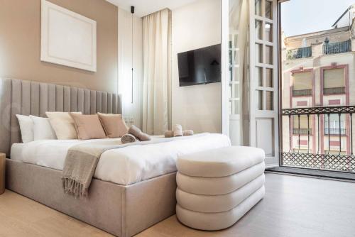 Sophisticated apartment with balcony & city views by REMS - Centro Histórico