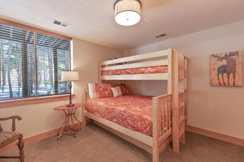 Village Point Retreat Townhome: Private Hot Tub Walk to Town Lifts - image 2