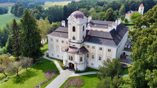 Accommodation in Schloss Rosenau