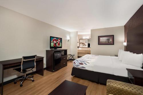 Red Roof Inn Bishopville - image 4