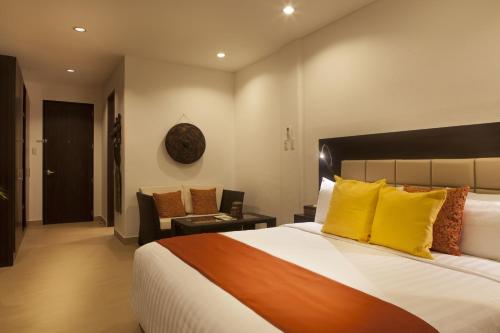 room detail thumbnail 2