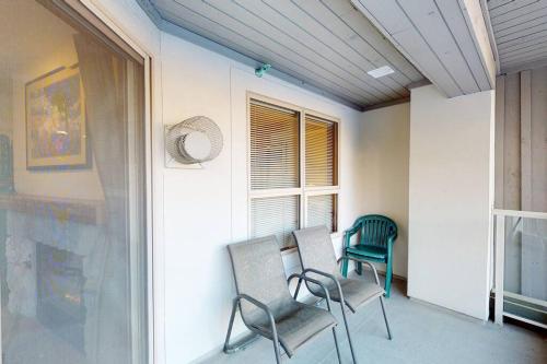 One-Bedroom Apartment image 10