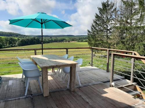 Huis met zonneterras, tuin en panoramisch uitzicht