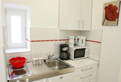 Rooms Miletic near the Palace, Split (photo 7)