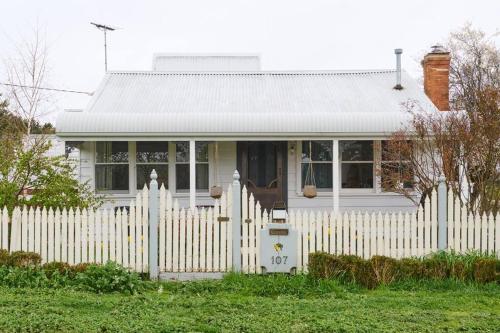 Exterior view of Miners Cottage lancefield