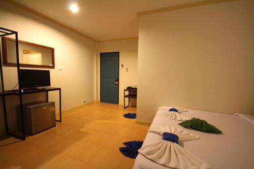 Double Room with Balcony image 3