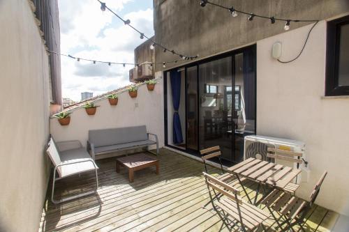 Republica Square Apartment by Porto City Hosts, Porto