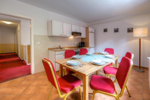 3 bedrooms, 4 beds