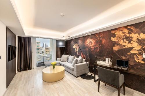 Almond Business Hotel - image 4