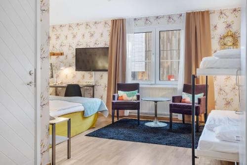 3 twin beds