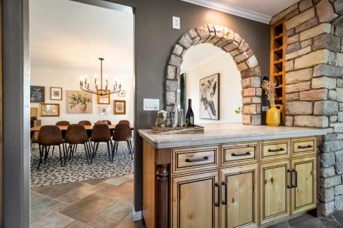 Hilltop Wine Country Estate- Rock Pool + 360 views in Temecula, USA