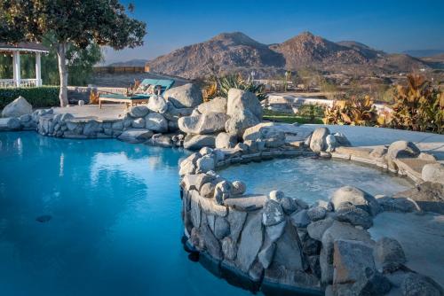 Hilltop Wine Country Estate- Rock Pool + 360 views in Temecula, USA