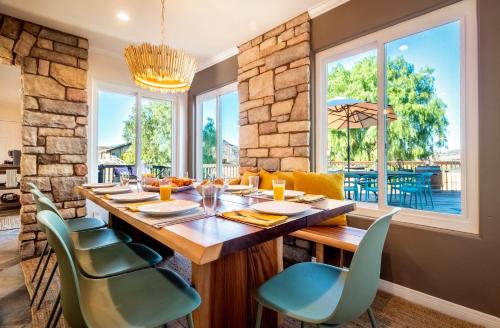 Hilltop Wine Country Estate- Rock Pool + 360 views in Temecula, USA