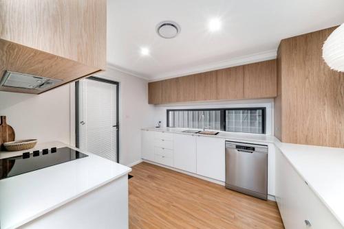 Brand New Luxury Abode on Shaw photo 4