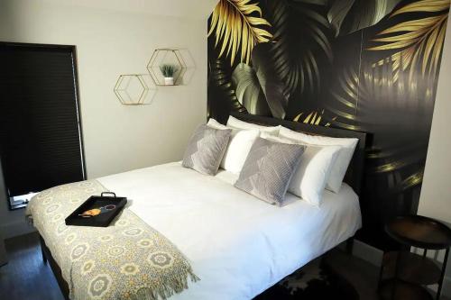 The Rockcliffe Moore Falls (Palms Suite)