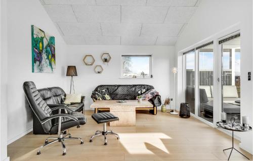  Amazing Home In Juelsminde With House Sea View in Sønderby