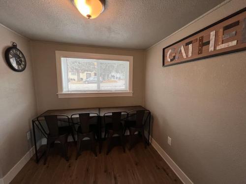 Roomy single bedroom with a huge back yard in Trung tâm thành phố Billings