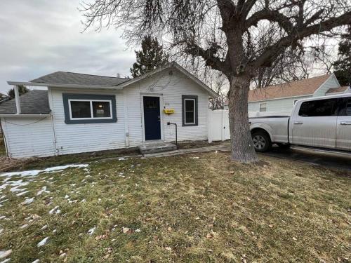 Roomy single bedroom with a huge back yard in Trung tâm thành phố Billings