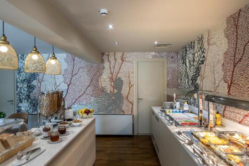 Almond Business Hotel - image 3