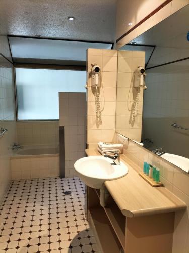 ティキ ホテル サーファーズ パラダイス