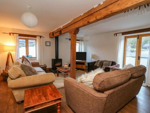 Hendre Bach Barn - image 2