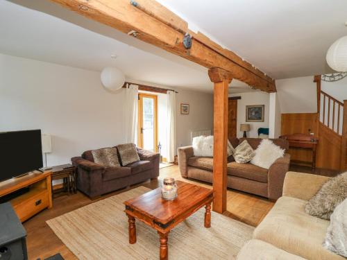 Hendre Bach Barn - image 6