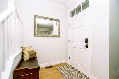 Comfortable and Modern Rowhouse Perfect for BC Escapade, air conditioned in Langley, Canada