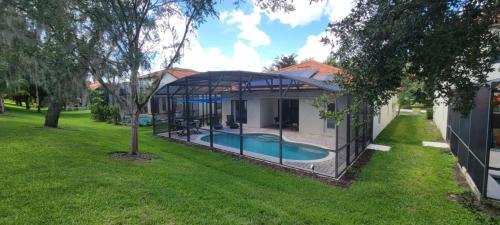 Cheerful 4bed 3bath with pool home near Disney, Osceola