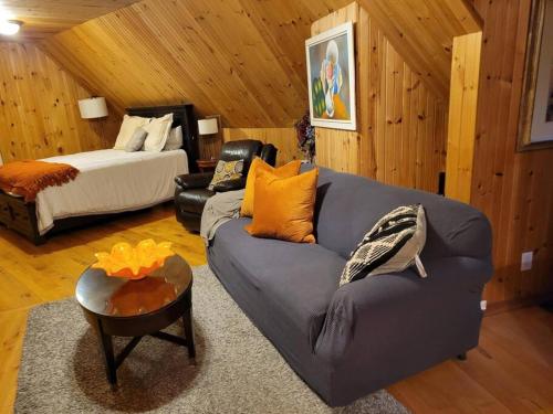 Castle life in Town in 華斯 (ON)