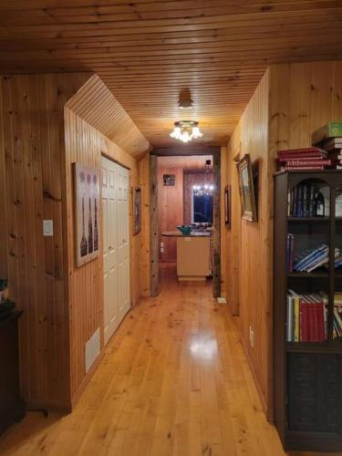 Castle life in Town in 華斯 (ON)