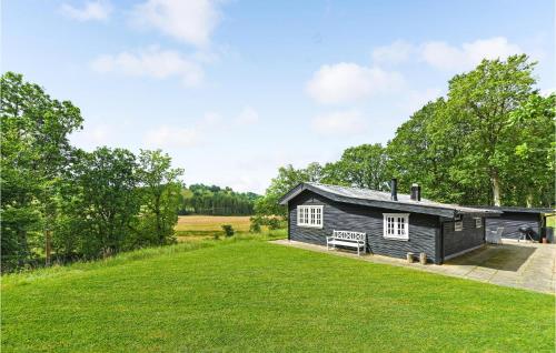 Gorgeous Home In Randbl With Kitchen