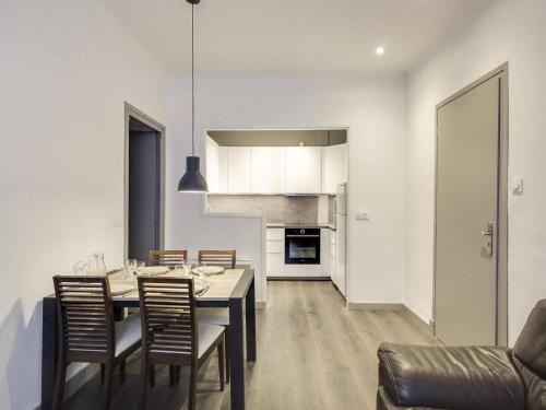 Apartment (6 Adults) image 3